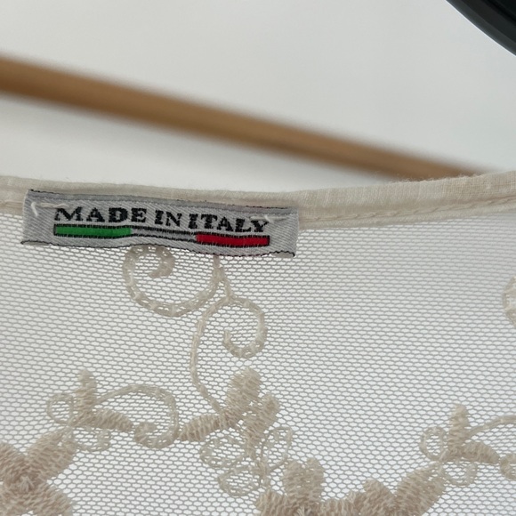 Elegant Cream Lace Blouse - Picture 2 of 4